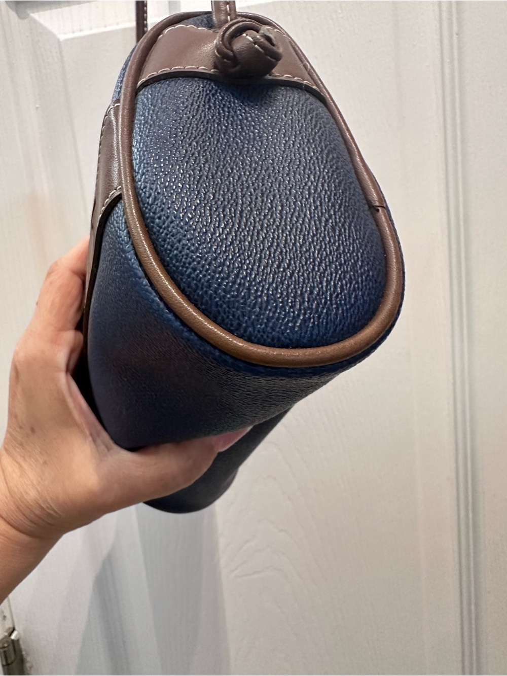 Esprit Navy and Brown 1980’s Vintage Barrel Crossbody - Picture 3 of 8